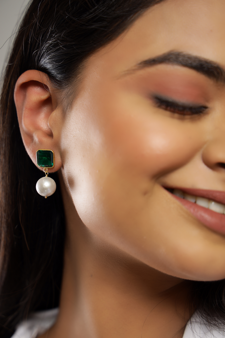 cushion shape emerald pearl earring