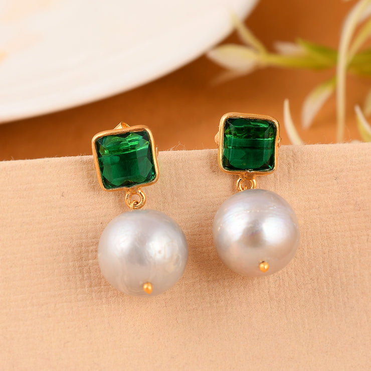 cushion shape emerald pearl earring